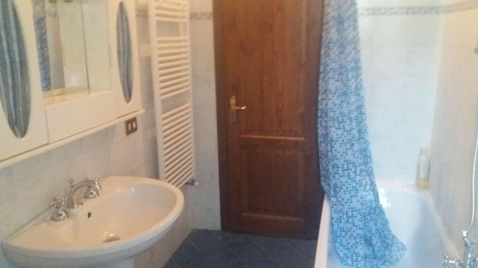 Bed and Breakfast Azzurre Beb Laterina Exterior foto